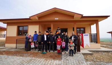 Adıyaman’da depremzede ailelere ev teslimi