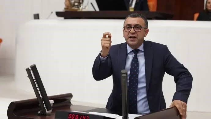 Amed ve Diyarbekirspor’a yapılan saldırıları Bakan’a sordu