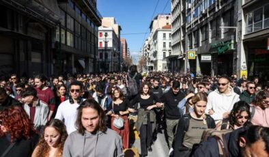 Atina’da öğrenci isyanı alevleniyor