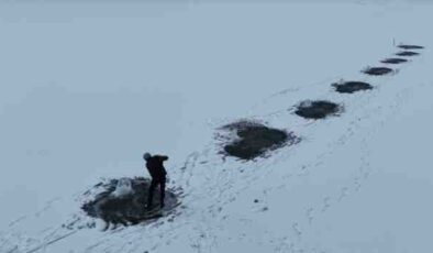 Buzla kaplı gölde eskimo usulü balıkçılık