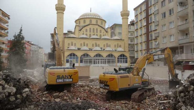 Diyarbakır’ın yarım asırlık kütüphane yıkıldı