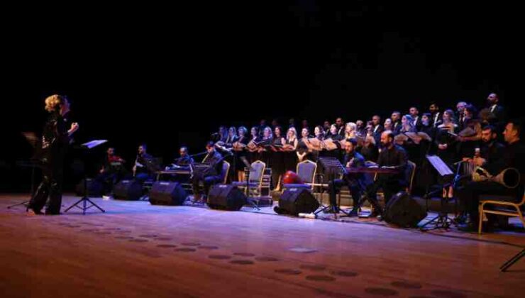 Diyarbakır’da öğretmen korosu sahne aldı