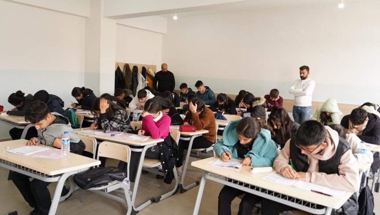 Kulp ilçesinde öğrencilere ücretsiz deneme sınavı