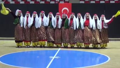 Muş’ta renkli halk oyunları şöleni