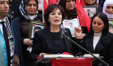 Hülya Koçyiğit, Diyarbakır annelerini ziyaret etti