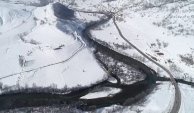 Kışın zorluğuyla mücadele eden ovacık besicileri