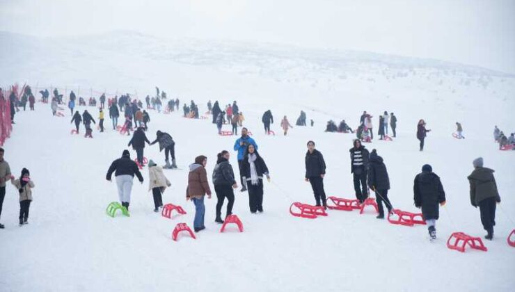 Muş’ta çocuklar için kar eğlencesi