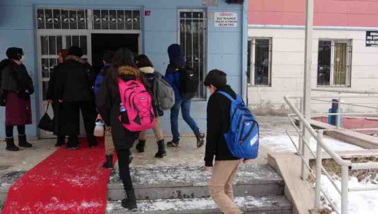 Özalp ve Saray’da okullara kar tatili