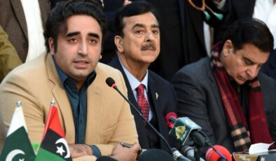 Pakistan’da yeni dönem: Şerif’e destek