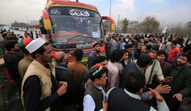 Pakistan’da seçim protestoları sürüyor