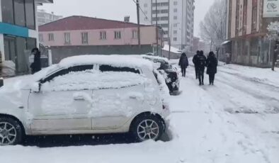 Patnos’ta kar yağışı: okullar tatil