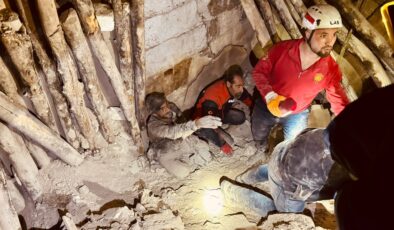 Şanlıurfa’da bir ev çöktü: 1 kişi enkaz altında kaldı
