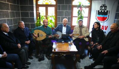 Şark Bülbülü Celal Güzelses Diyarbakır’da anıldı