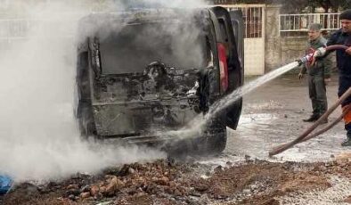 Siirt’te park halindeki araç kül oldu