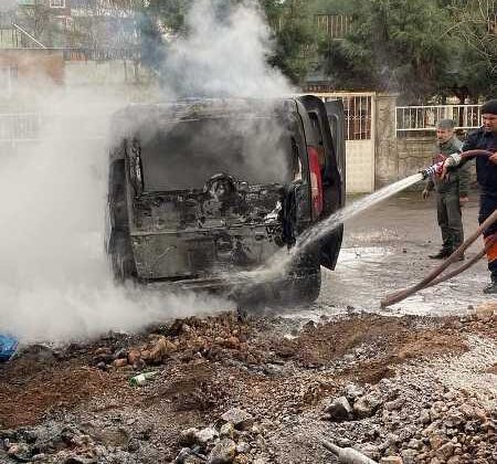 Siirt’te park halindeki araç kül oldu