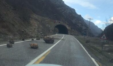 Tunceli’de kaya düşmesi: ulaşım aksadı
