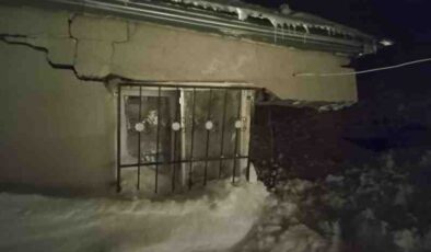 Van’da bir evi çığ vurdu: ekipler seferber