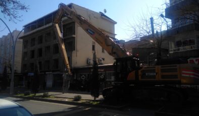 Tek kapı ile Urfa Kapı arası yıkım için trafiğe kapandı