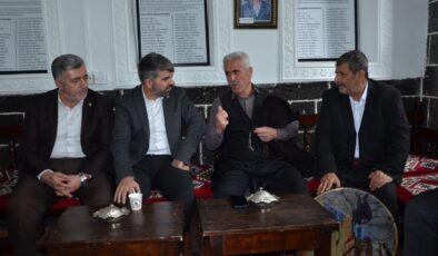HÜDA PAR Adayı Faruk Dinç, dengbejleri ziyaret etti