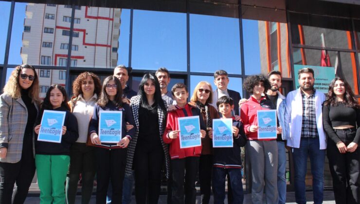 Eğitim Bilimleri Okulları, İngilizce alanında dünya başarısı elde etti