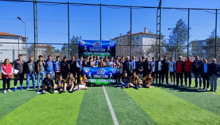 Gençlik Merkezleri Gençlik Futbol Turnuvası sona erdi: Şampiyon Bağlar