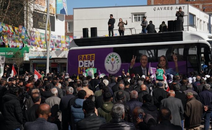 DEM Parti:31 Mart’ta onları süpüre süpüre geleceğiz