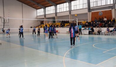 DÜ’de voleybol turnuvası başladı