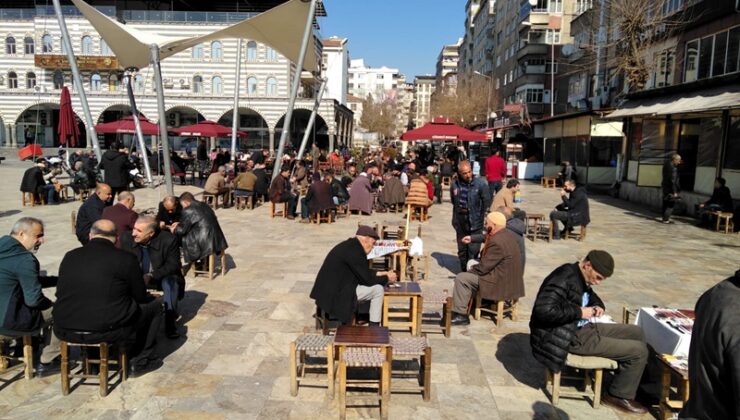 Yenişehir’deki o meydan, yaz sıcaklarını aratmadı