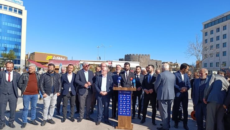 Dedesi’nin idam edildiği meydanda basın açıklaması yaptı