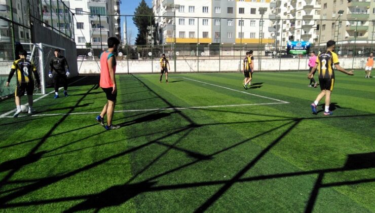 Gençlik Merkezleri Gençlik Futbol Turnuvalarıyla Gençleri Spora Yönlendiriyor