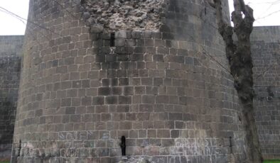 Vatandaşlar taşları yıkılan Sur için önlem istiyor
