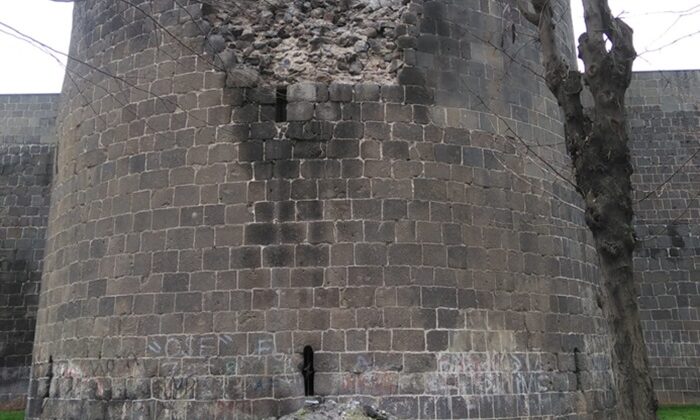 Vatandaşlar taşları yıkılan Sur için önlem istiyor