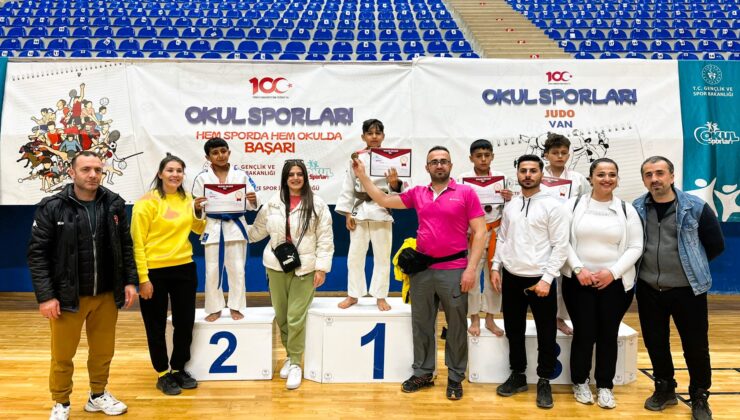 DBB sporcuları turnuvada derece elde etti