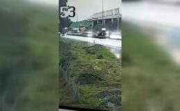 Karşı şeride geçen tırın çarptığı otomobildeki 6 kişi öldü