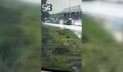 Karşı şeride geçen tırın çarptığı otomobildeki 6 kişi öldü