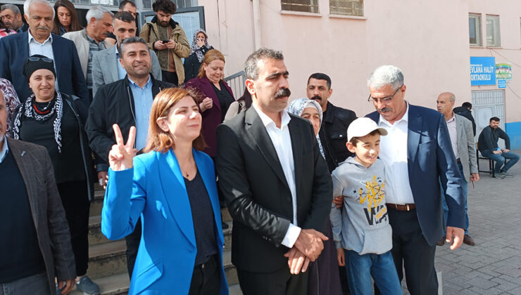 DEM’in Diyarbakır adayları oyunu kullandı