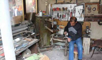 40 yıldır tenekeci dükkanında
