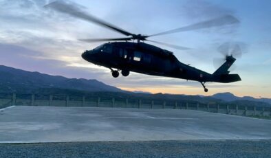 Oy pusulaları helikopterle taşındı