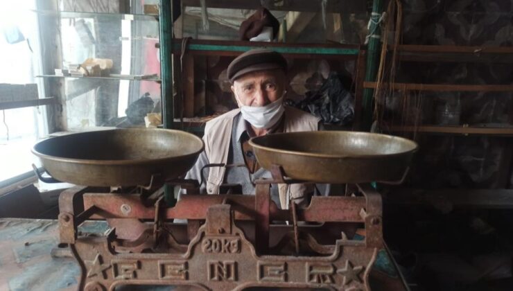 90 yaşındaki esnafın 50 yıllık terazisi
