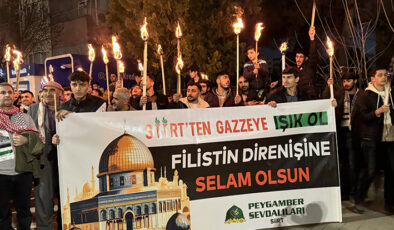 Gazze için meşaleli yürüyüş düzenlendi