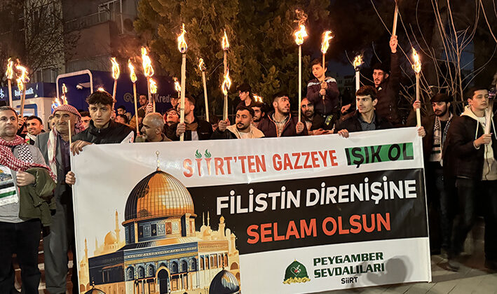 Gazze için meşaleli yürüyüş düzenlendi