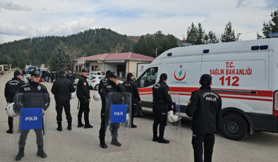 Muhtarlık seçimi nedeniyle çıkan silahlı kavgada, 1’i polis 8 kişi yaralandı