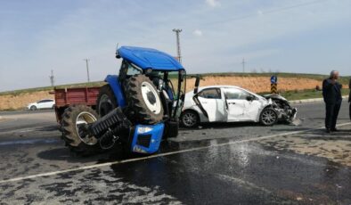 Diyarbakır’da otomobil ile traktör çarpıştı: 5 yaralı
