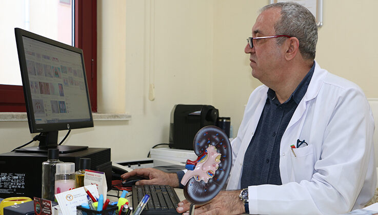 Uzmanı uyardı: Günde en az 2,5 litre su tüketin