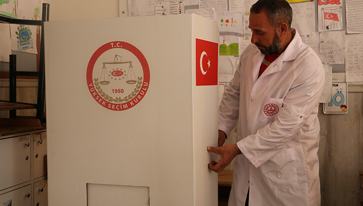 Diyarbakır’daki okullarda 3 bin 975 sandık kuruldu