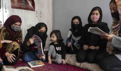 Afganistan’da kızlara eğitim yasak