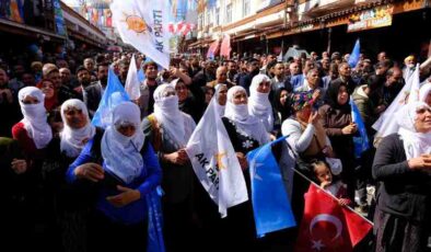 Bilden, Kulp’ta vatandaşlarla buluştu