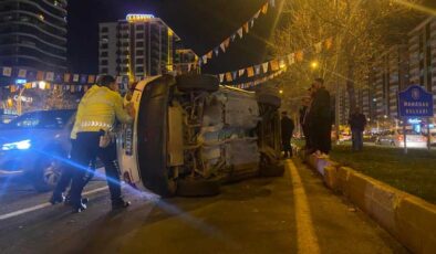 Diyarbakır’da otomobil takla attı