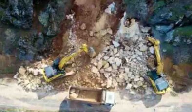 Eğil’de kapanan yol açıldı