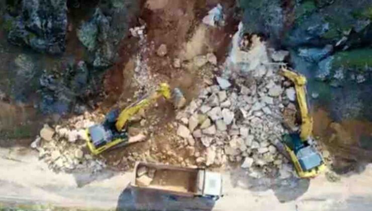 Eğil’de kapanan yol açıldı